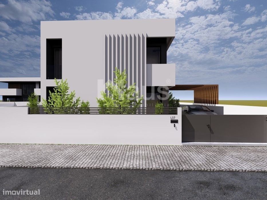 Moradia Geminada T3 com logradouro em fase de construção