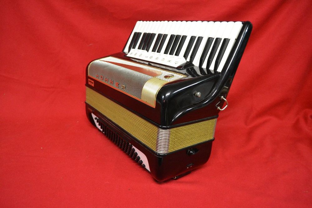 Acordeao Hohner Lucia IV P 4 Voz 96 Baixos, N. 112