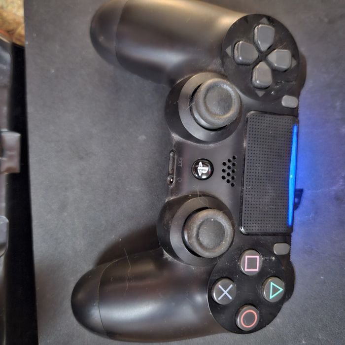 Vendo PS4 com base de carregamento