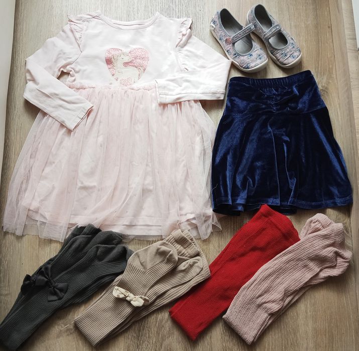 2 Sukienki, spódnica i rajstopy  rozm 104-110 cm