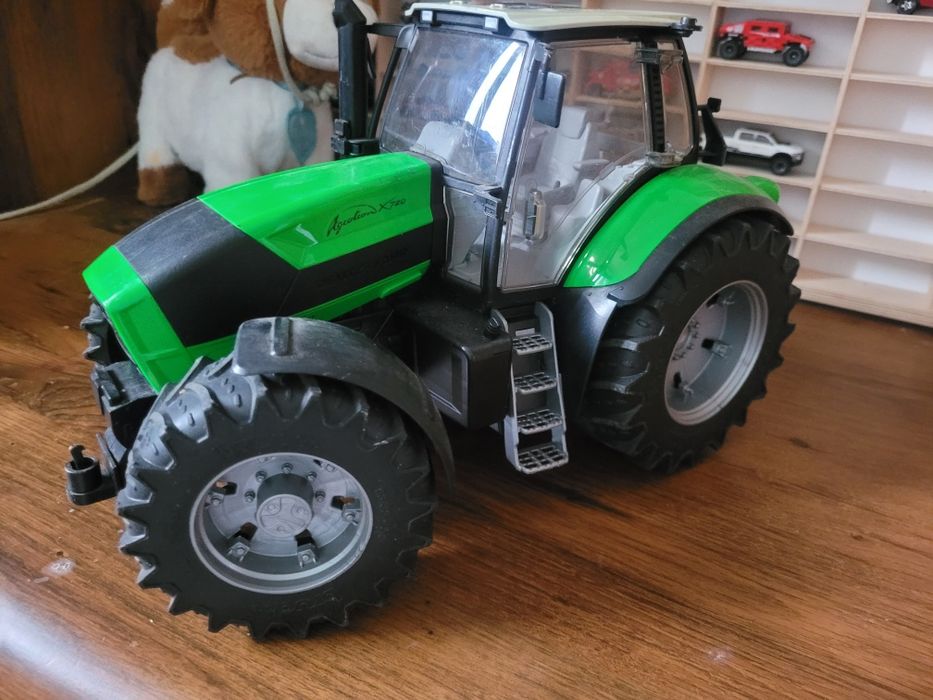 Bruder traktor Deutz Fahr