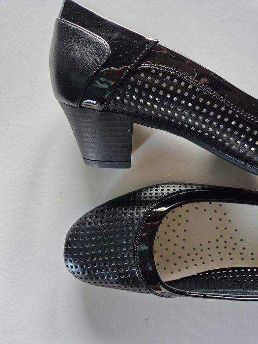 Czółenka z dziurkami roz 38