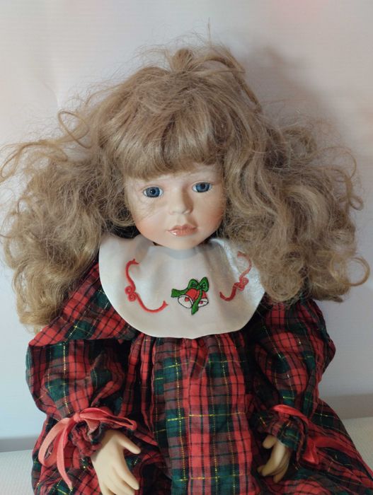 Lalka Porcelanowa Siedząca