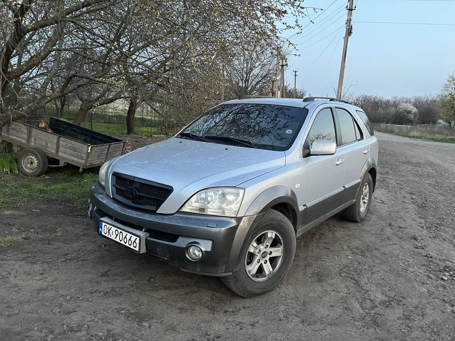 Все що виходило з ладу зразу ж мінялося. Машинка на бойовому ходу. Від форсунок до цепка ГРМ.