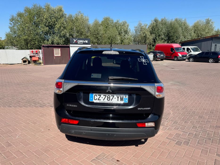 Мітсубісі аутлендер