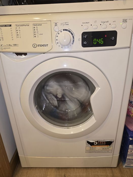 Máquina de lavar roupa indesit