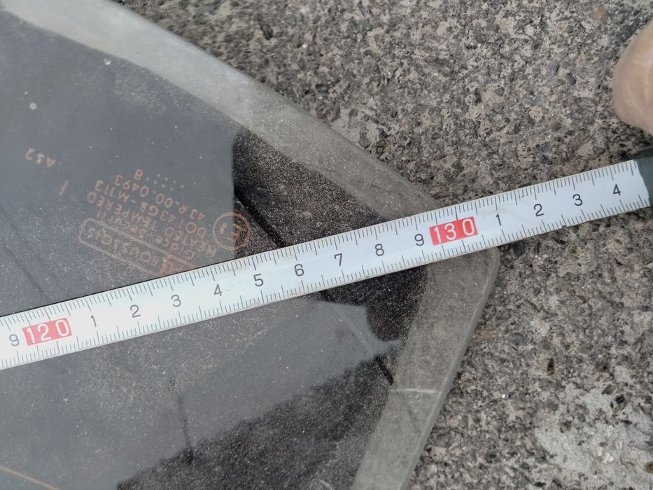 Заднее стекло автомобиля