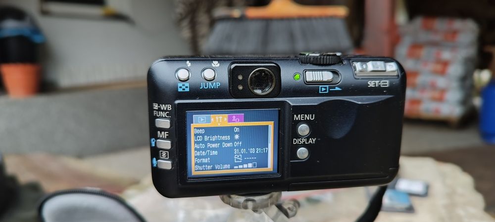 Canon PowerShot S50.