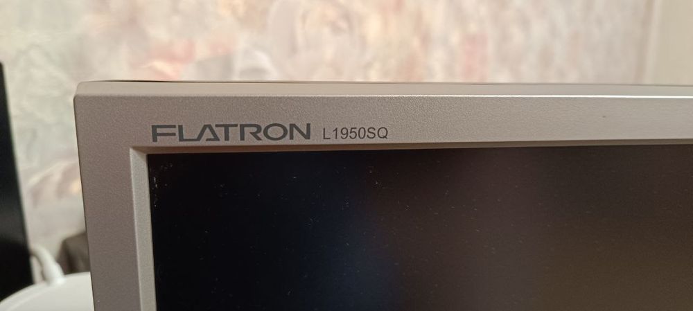 Монітор LG_діагональ 19"