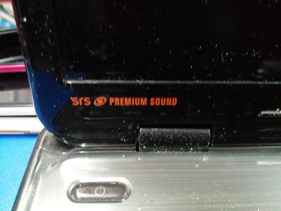 Современный игровой ноутбук красный Dell Inspiron N5010