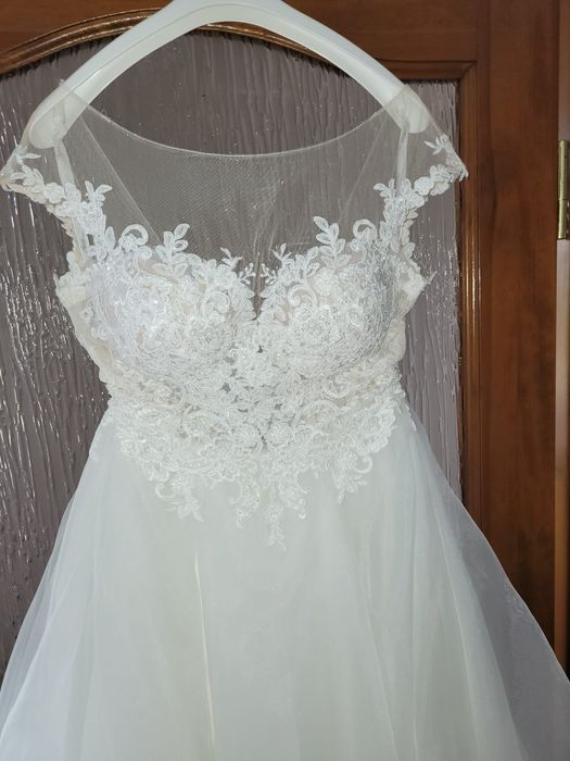 Śliczna suknia ślubna.