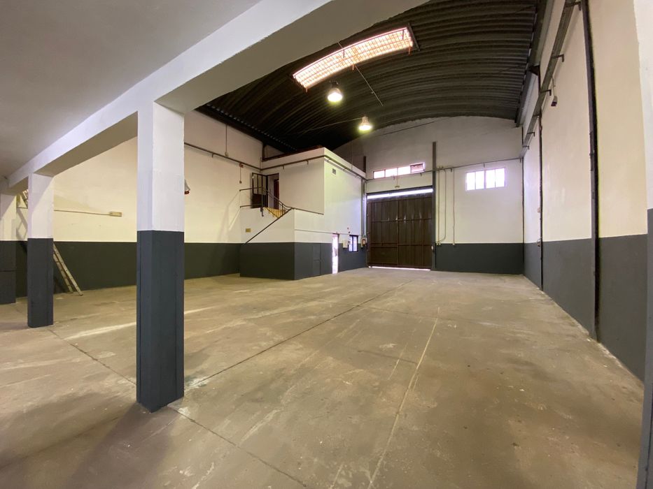 Arrendo Armazém Inústrial em VRSA