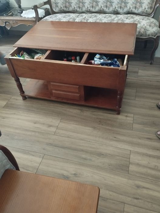 Mesa de sala de madeira cerejeira