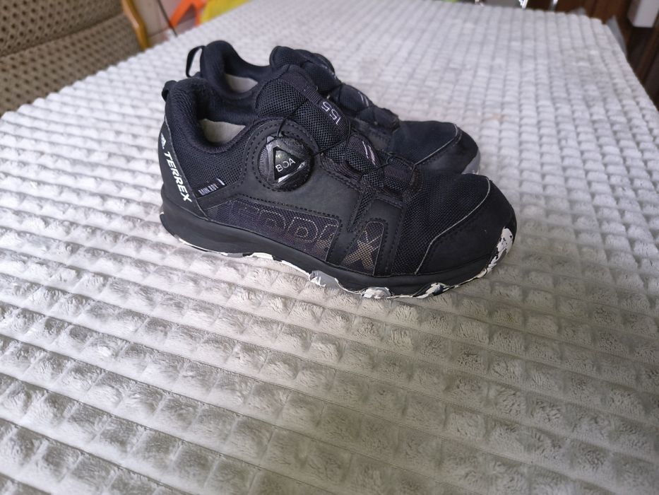 кросівки осінні adidas