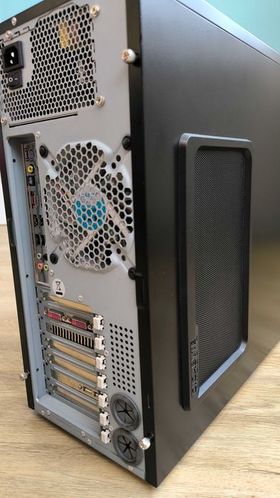 Gigabyte Poseidon/Core 2 Duo/ОЗУ 6GB/SSD 128GB/HDD 320+500GB/GF8600 GT