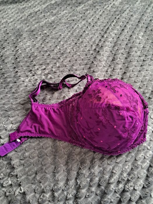 Бюстгалтер на великі форми F85