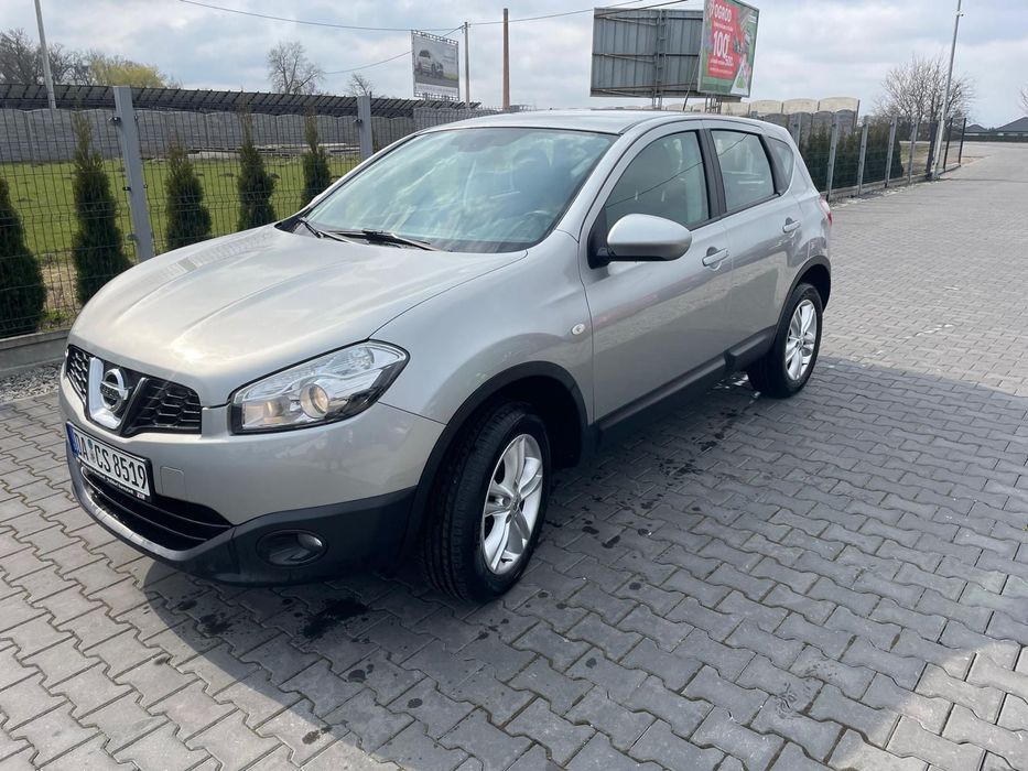Nissan Qashqai 2.0 benz ,AUTOMAT,navi ,kamera ,niski pot przebieg