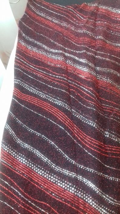 Długa sukienka wieczorowa z brokatem