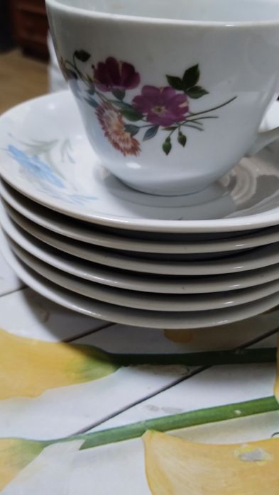 Блюдца винтажные,чашки.фарфор.