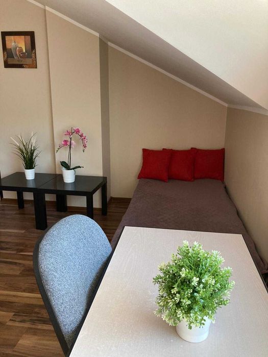 Beautiful, Sunny Room 18 m² with 5 m² Balcony (All Bills Included)