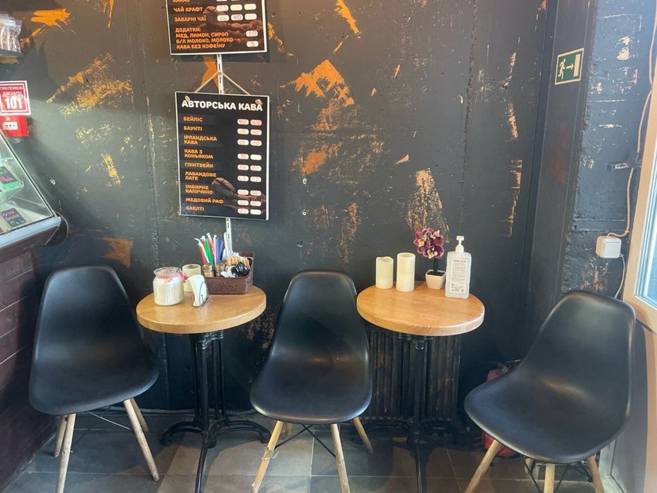 Стіл дубовий для кафе з ковкою