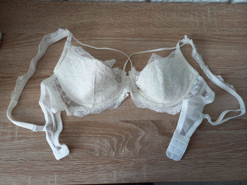 Продам бюстгальтери..