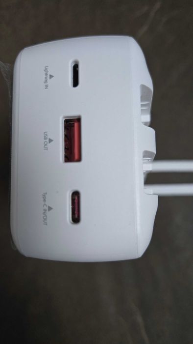 POWERBANK 30000mAh PD22.5W z wbudowanymi kablami USB-C Lighting biały