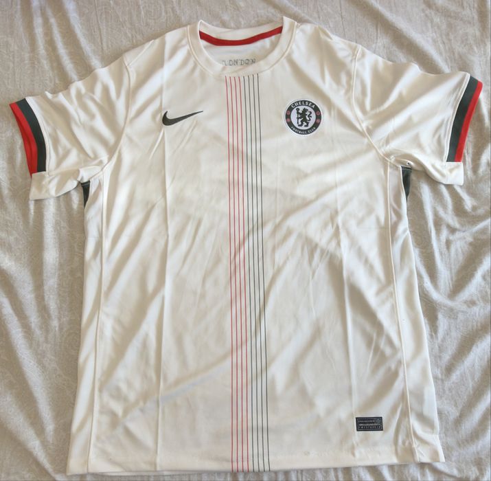 Camisolas de diversos clubes e seleções