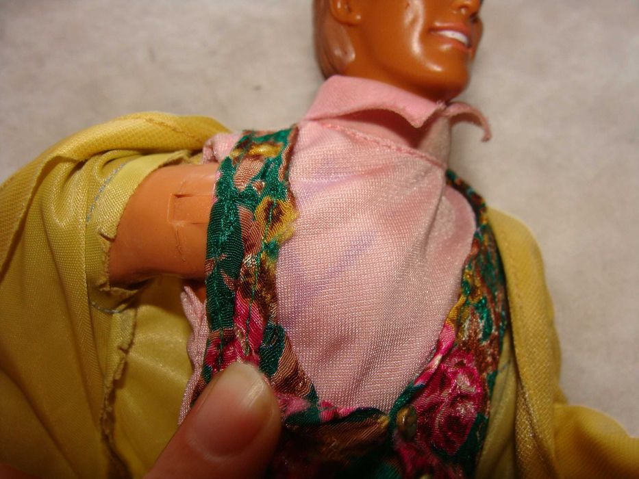 Boneco Ken Locket Surprise (Ref. 10964) de 1993
