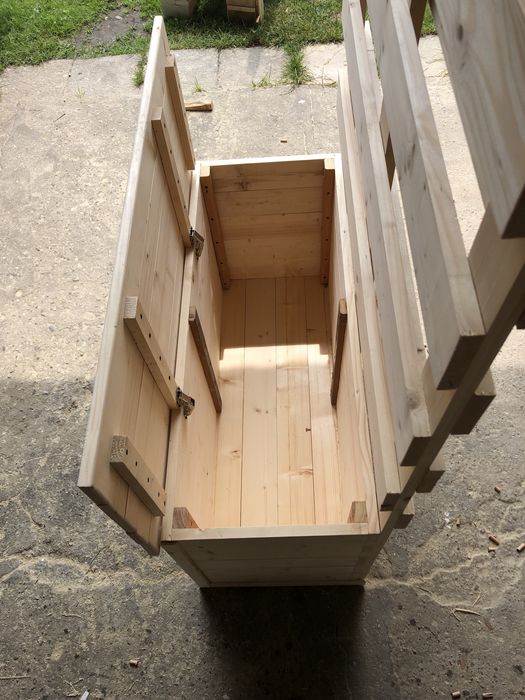 Skrzynia z Pergolą i Doniczkami