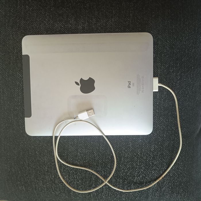 IPad 1 поколения 2010 года на разборку