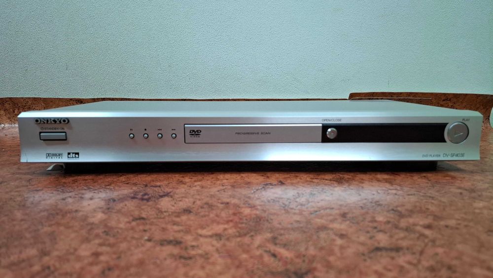 Odtwarzacz DVD ONKYO model DV-SP403E