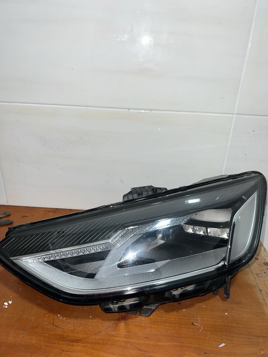 Otica esquerda audi a4 b9 led