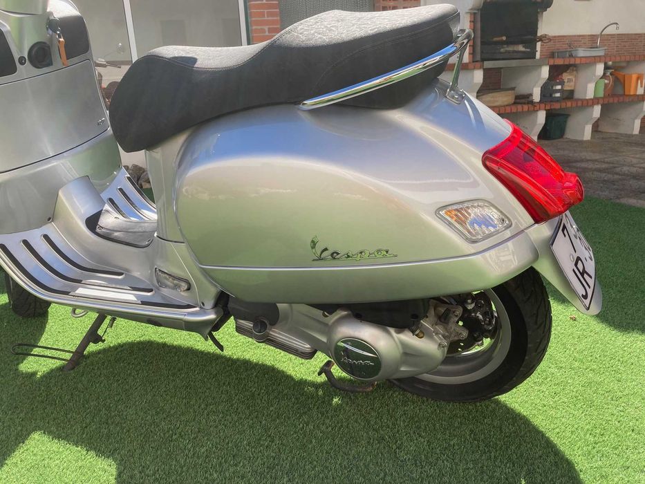 Vespa GTS 125 ano 2010 com 2600kms