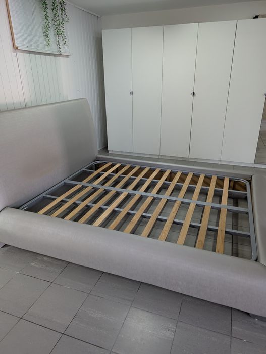 Cama feita à medida + estrado incluído