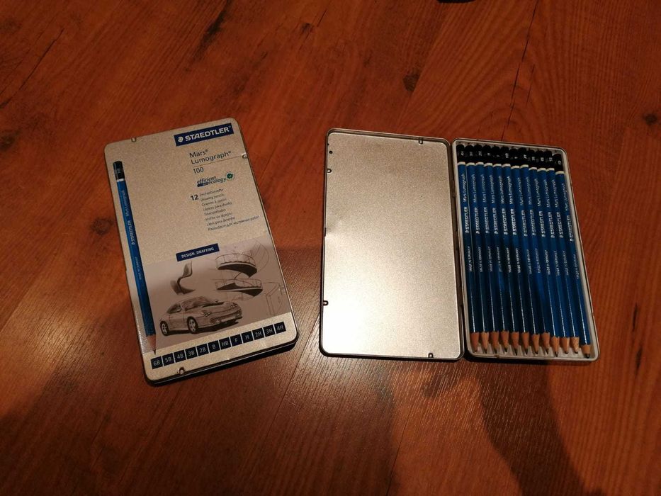 Vende se material escolar de artes