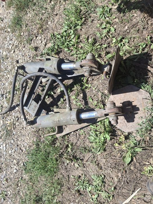Części  siłownik podpory hydrauliczne koparka