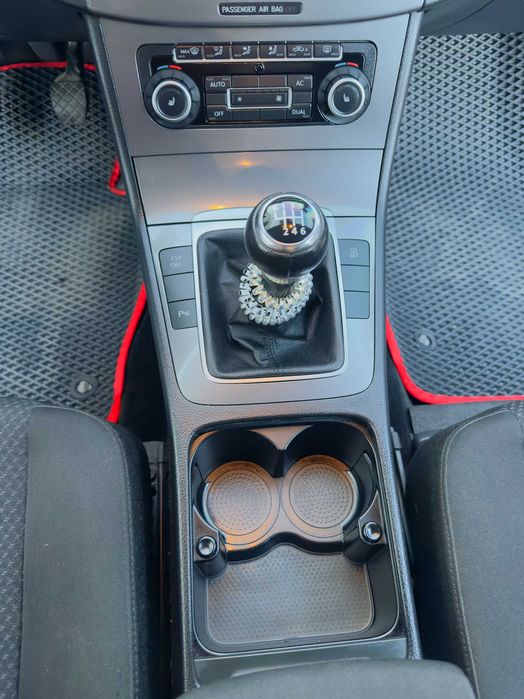 Авто Volkswagen Passat B6 2010