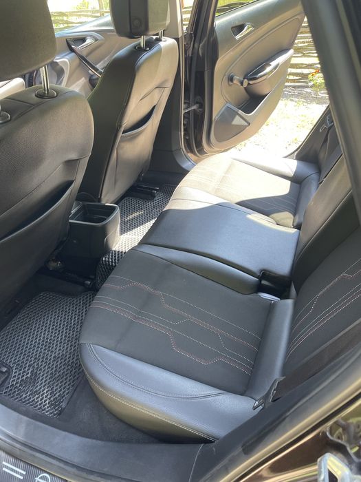 ТЕРМІНОВИЙ ПРОДАЖ Opel Astra j 2012 рік 1.3