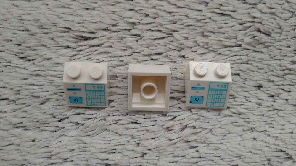 LEGO 3039pb139 Biały skos 2x2 nadruk NOWY 1szt , Dostępna większa ilość .