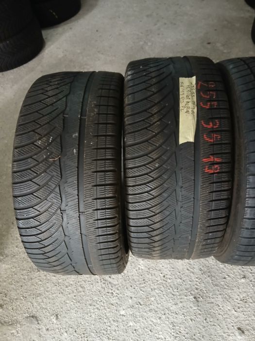 4 Pneus 255/35R19 seminovos