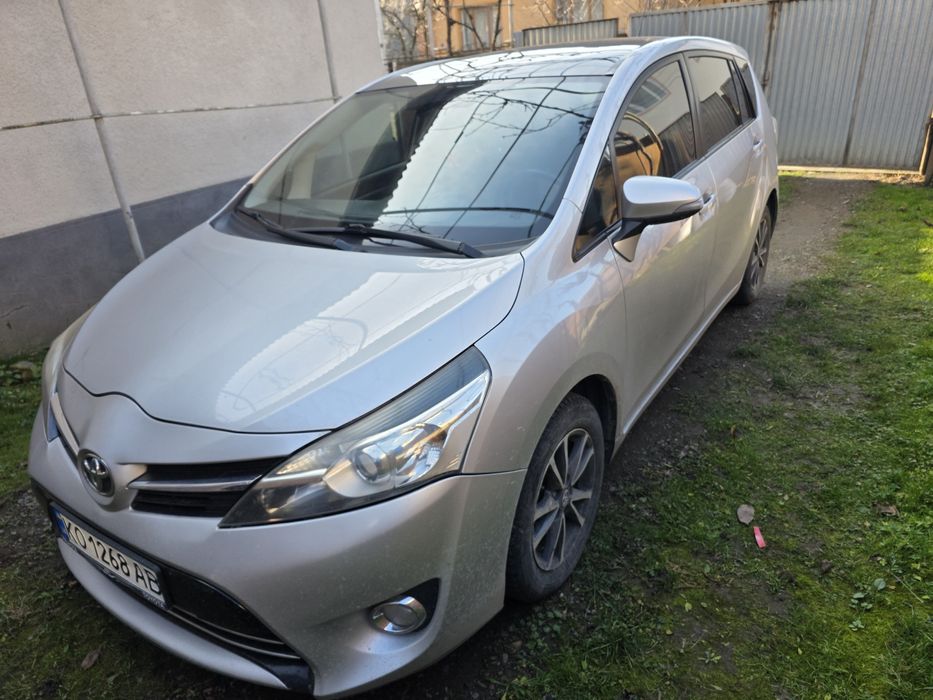 Тойота версо 2014рік