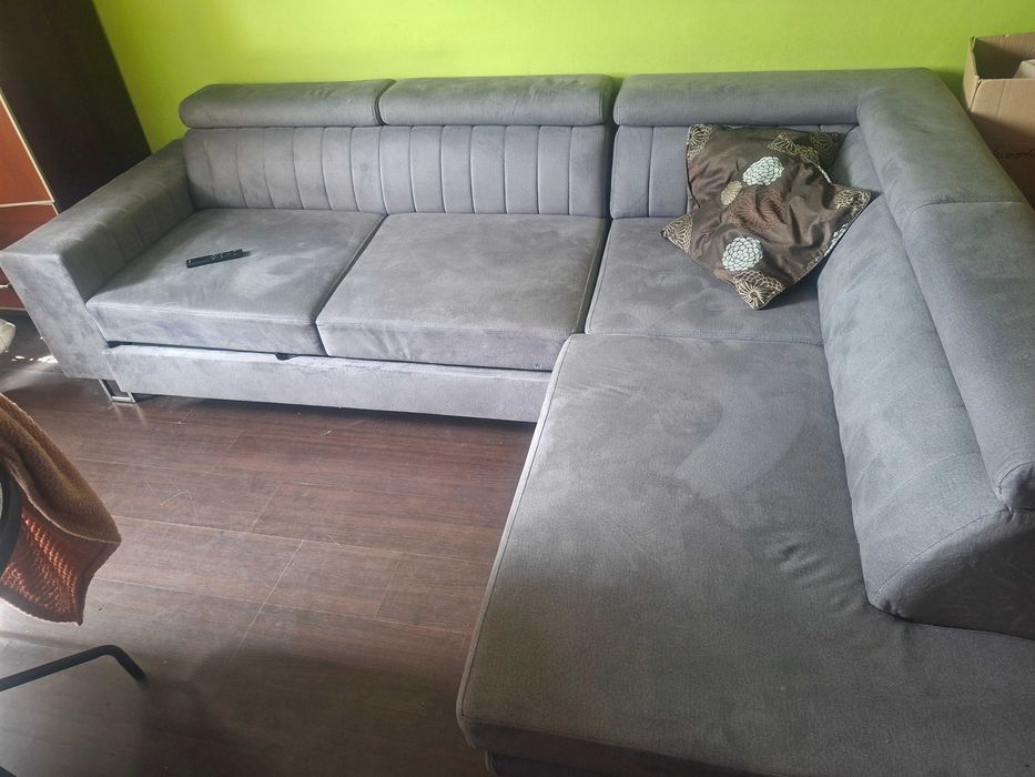 Naroznik welurowy z funkcja spania