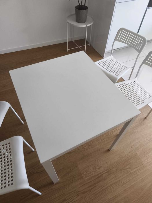 Mesa e 4 cadeiras Ikea