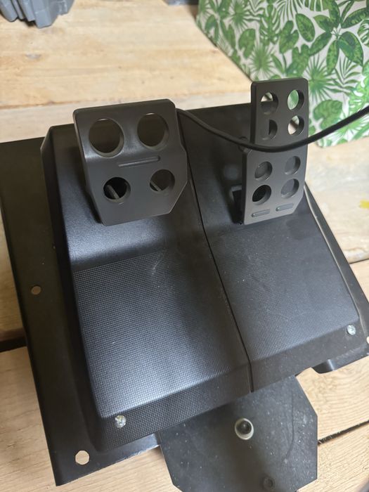 Kieronica logitech z pedalami i stojak 69DB - Wheel Stand Evo