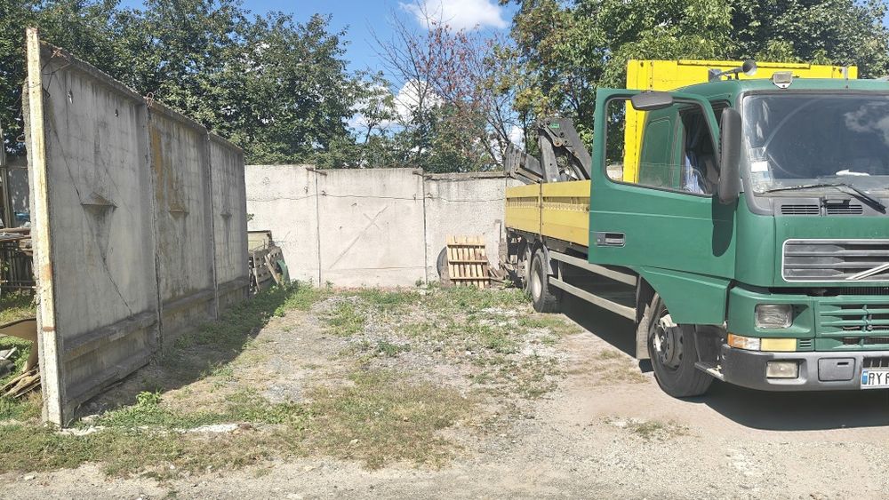 Звільнилися 3 місця на стоянці для легкових автомобілів, бусів та вантажних автомобілів (700грн місяць)