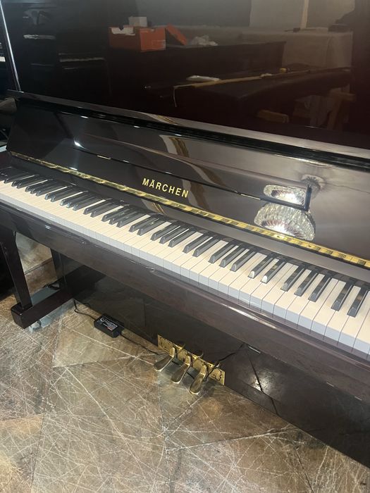 Piano vertical fabricado japao märchen com sistema silent da kawai