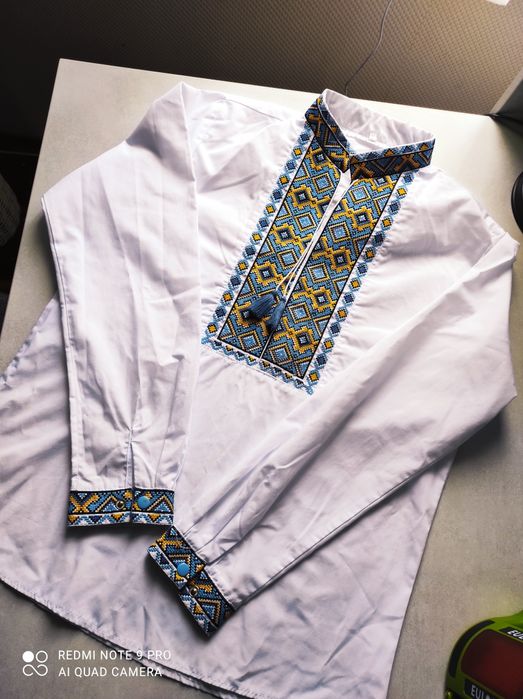 Вишита сорочка для підлітка