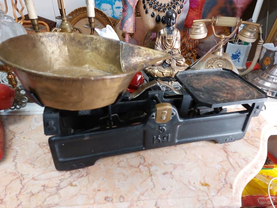 Antiga balança em ferro fundido e latão 5kg 

Balança mecânica, c