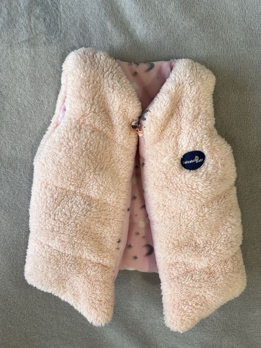 Тепла жилетка на дівчинку
